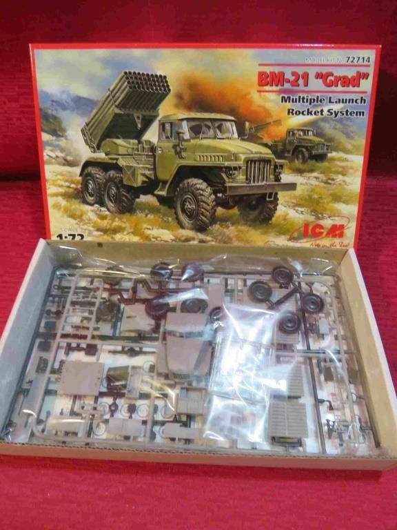 BM-21 "Grad" Multiple Rocker Launcher 1:72 Model