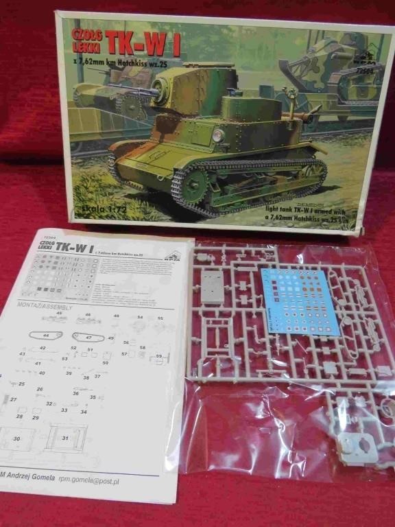 TK-WI Light Tank w Hotchkiss Gun 1:72 Model Kit