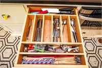 Drawer Contents - Flatware & Knives