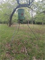 Deer feeder