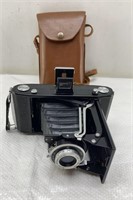 Vintage Zeiss Ikon camera with Leather case