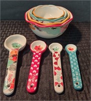 Pioneer Woman Lot-Measuring Bowls & Spoons