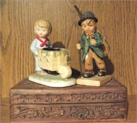 CARVED WOODEN BOX & FIGURINES