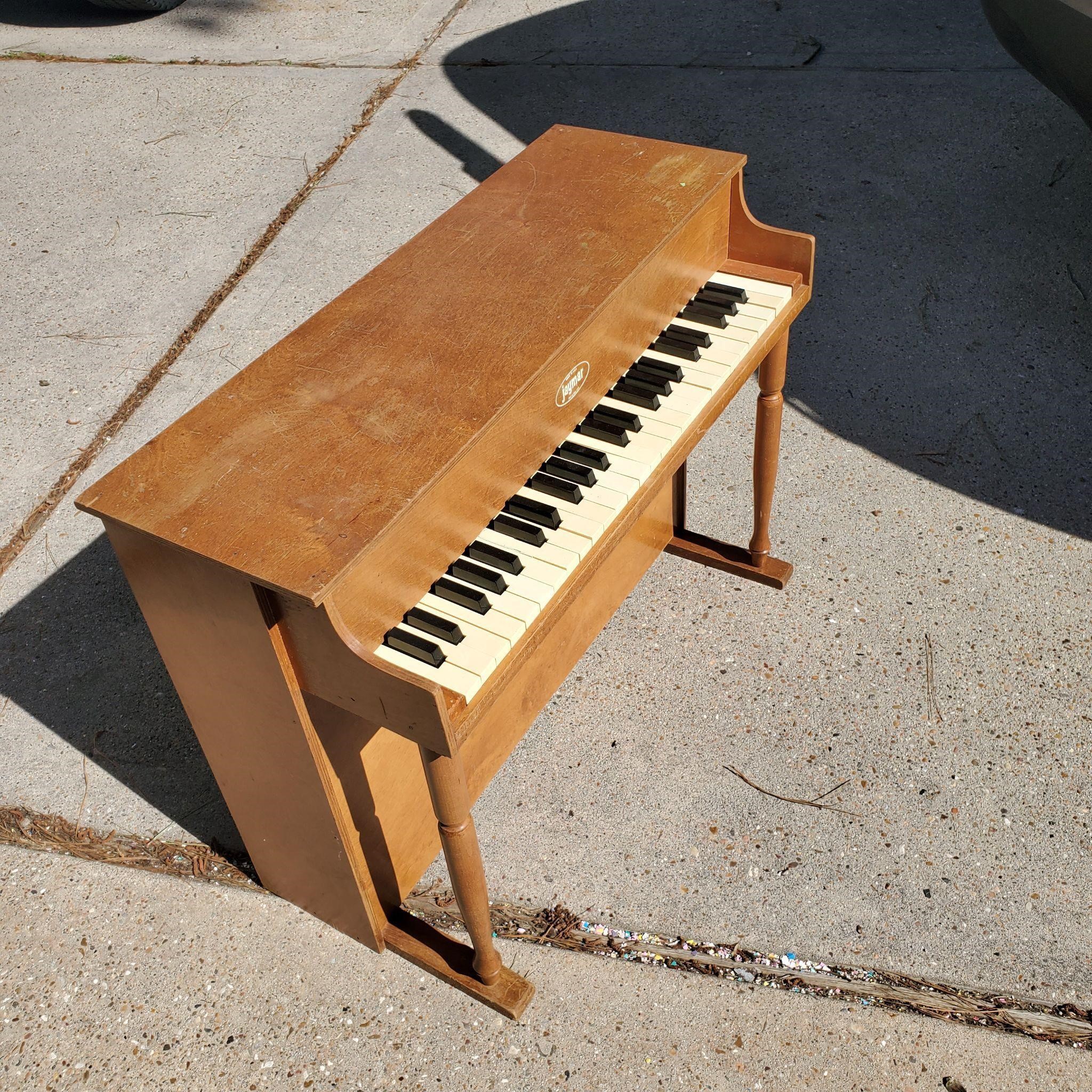 Vintage JAYMAR Child piano