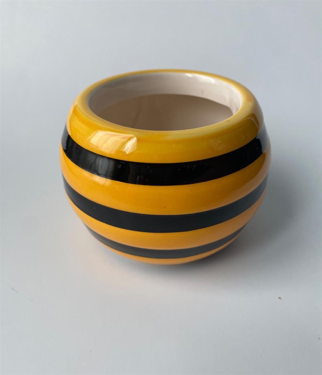 Bumblebee Pot New