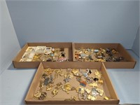 WOMEN'S BROOCHES AND PINS