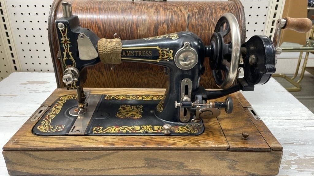 Antique Seamstress Sewing Machine w/Wooden Case