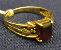 10K Gold Lady's Ring With Garnet Size 8