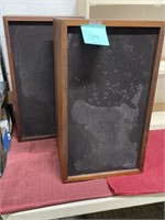 2 Acoustic suspension loudspeakers