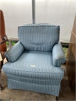Vintage stuffed armchair, very comfortable.