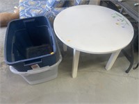 Small table, 2 totes