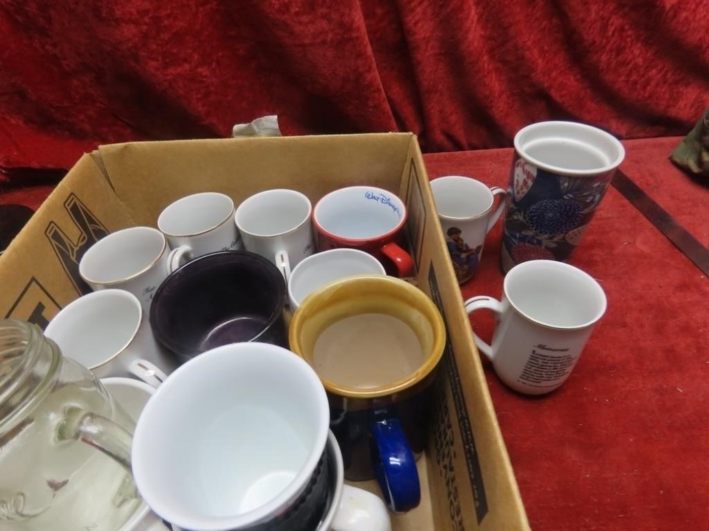 Coffee mug lot.