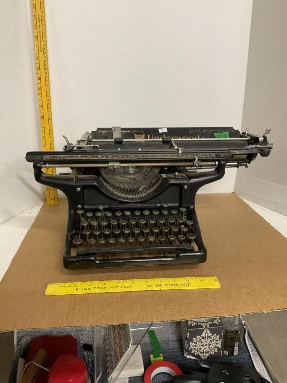 Underwood 14 Vintage Typewriter
