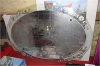 ANTIQUE OVAL LMIRROR WITH GLASS FRAME