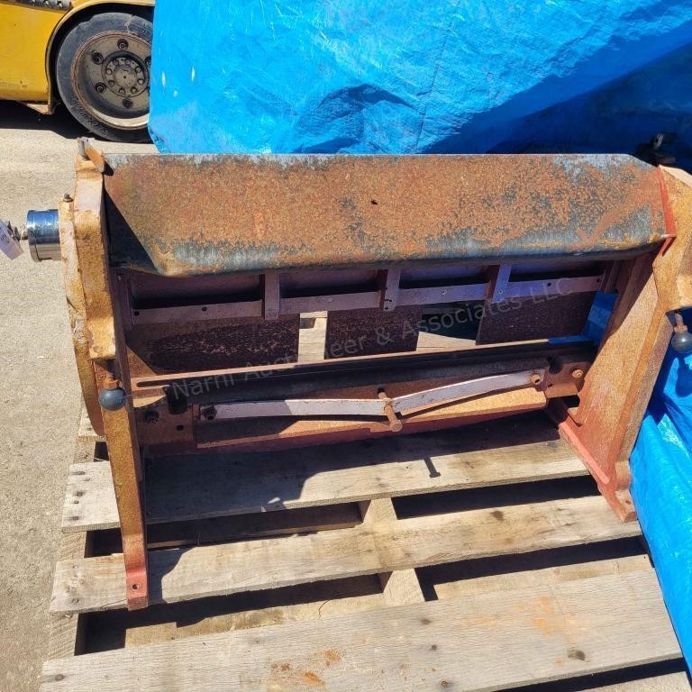 YD Central Machine 32" Box Brake