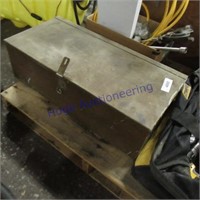 Metal tool box, 25 x 11.5 x 7