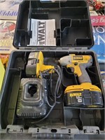 DeWalt 18 volt impact with two batteries and