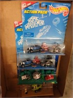 TRAY OF ACTION PACK HOTWHEELS