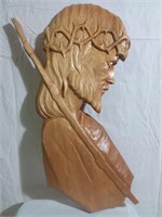Plaque sculptée de Jésus en bois