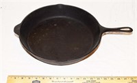 VINTAGE #12 CAST IRON FRY PAN