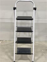 4 step lightweight ladder for the home