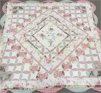 BEAUTIFUL QUILT - GOOD CONDITION