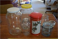 Lot: Glass jars & 1 tin