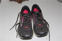 Revel tennis shoes size 7 1/2