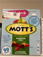 Motts fruit snacks 90ct