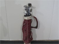 SET OF RIGHT HANDED GOLF CLUBS