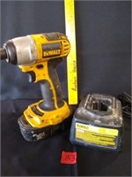 Dewalt DC825 Cordless Impact Driver w/ Charger