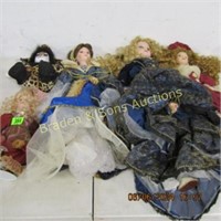 LARGE GROUP OF COLLECTABLE DOLLS