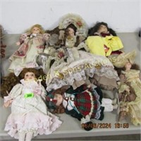 LARGE GROUP OF COLLECTABLE DOLLS