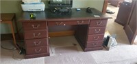 Locking desk