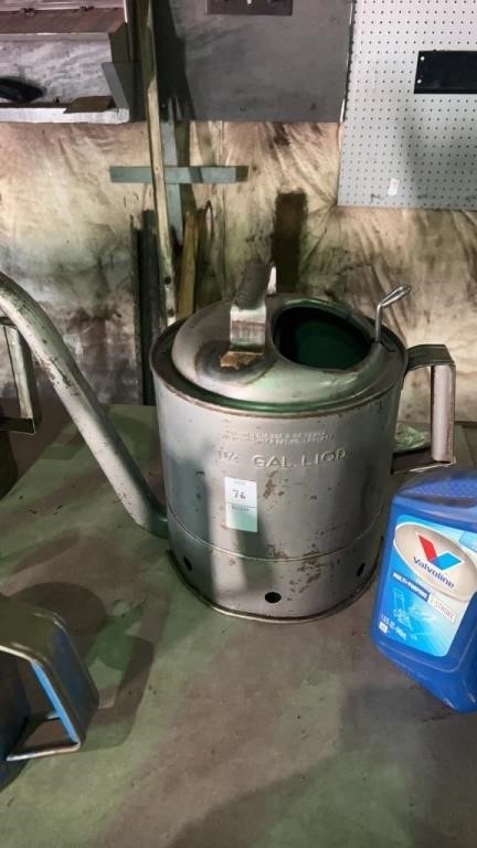 1.25 gallon gas can wity valvolune oil