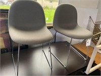 2 grey plush side chairs 2xbid