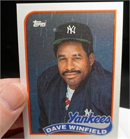 Thirty (30) 1989 Topps Dave Winfield #260