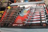 GEARWRENCH 20 PC SAE/METRIC RATCHETING COMBO SET