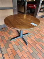 41½" diameter round table