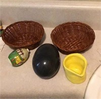 Mini Easter baskets and eggs