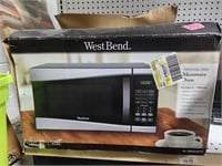 West Bend 900 Watt Microwave