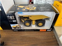 CAT 793D Off Highway Truck 1:50 in box