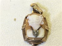Vintage 10K Gold Pendant with carved Shell Cameo
