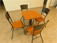 4 Metal / Wooden Chairs and Table