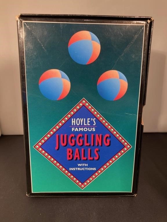 HOYLE’S Famous Juggling Balls Box includes 3