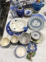 asst blue dishes