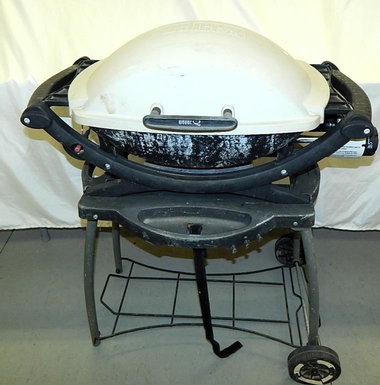 Vintage Weber Propane Grill & Stand