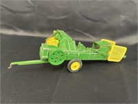 Ertl John Deere hay baler, 1/16 scale