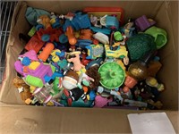 LARGE LOT OF FAST FOOD & RELATED TOYS