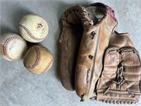 Vtg. Mickey Mantle Rawling Baseball Glove